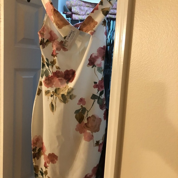 Dress - Picture 2 of 3